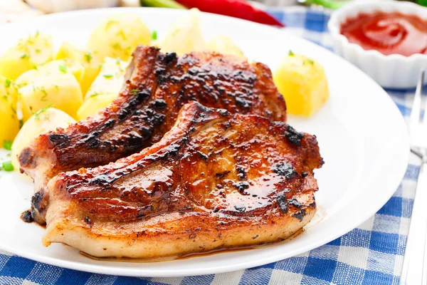 Lomo de cerdo frito con patata — Foto de Stock