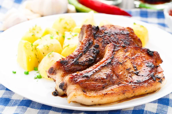 Fried pork loin with potato — Stock Photo, Image