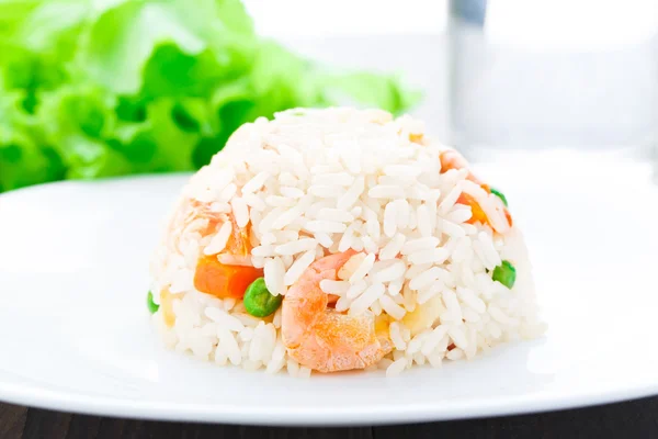 Stekt ris med räkor — Stockfoto
