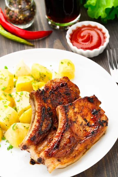 Lomo de cerdo frito con patata —  Fotos de Stock