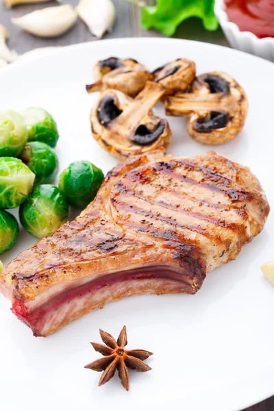 Grilled pork chop with brussels sprouts — Stock Photo, Image