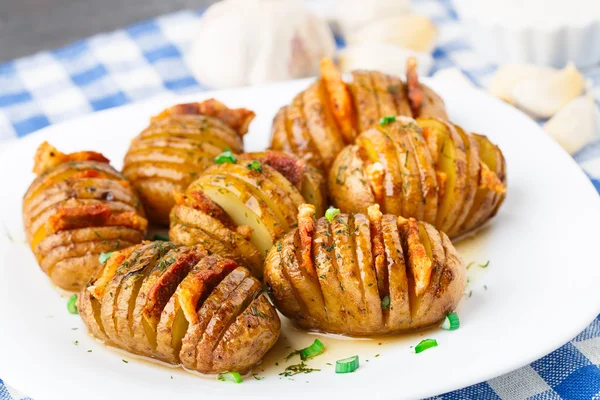 Acordeão assado batatas com bacon — Fotografia de Stock