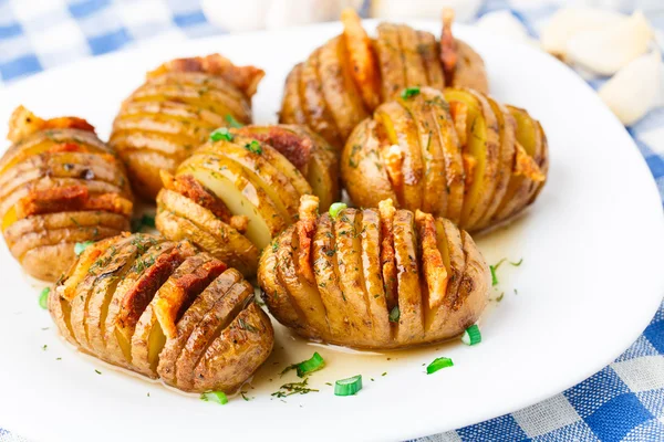 Acordeão assado batatas com bacon — Fotografia de Stock