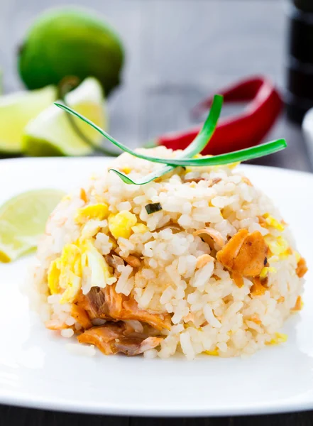 Salmão arroz frito — Fotografia de Stock