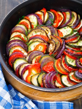 Ratatouille bir tavada