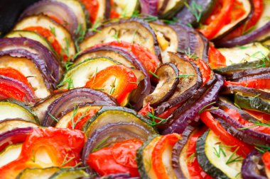 Ratatouille bir tavada