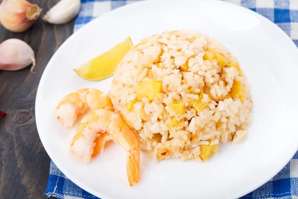 Arroz frito de piña —  Fotos de Stock