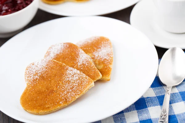 Hart vorm pannenkoeken — Stockfoto