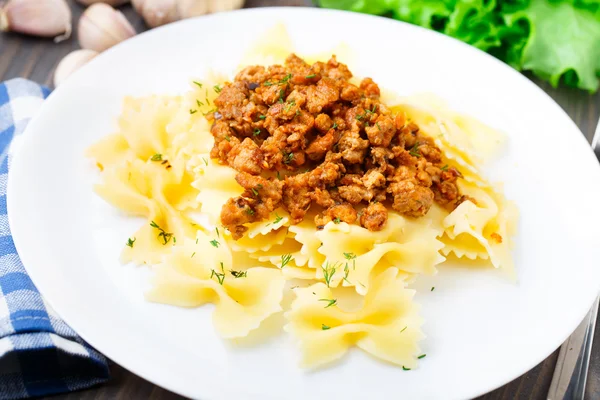 Pasta Bolognese auf einem Teller — Stockfoto