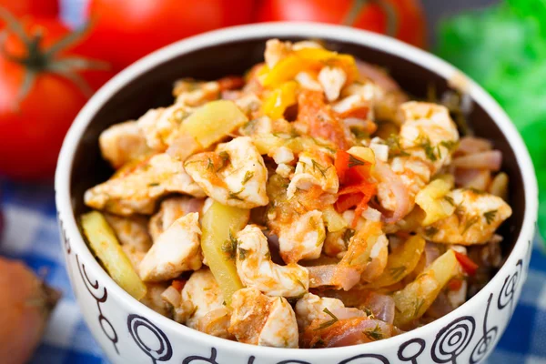 Ragú de verduras con bridas de pollo — Foto de Stock