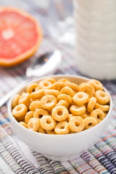 Schüssel mit Honigkornringen — Stockfoto