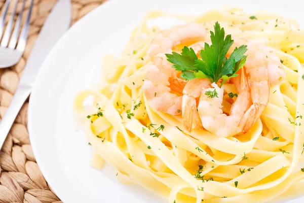 Pasta with shrimps — Stock Photo, Image