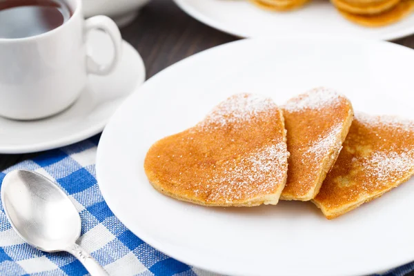 Panquecas em forma de coração — Fotografia de Stock