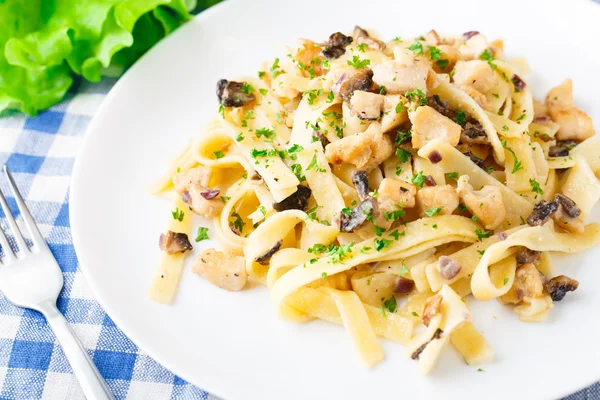 Pasta with chicken and mushroom — Stock Photo, Image
