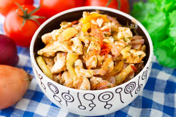 Ragú de verduras con bridas de pollo — Foto de Stock