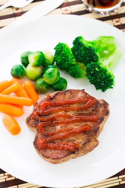 Steak mit Gemüse — Stockfoto