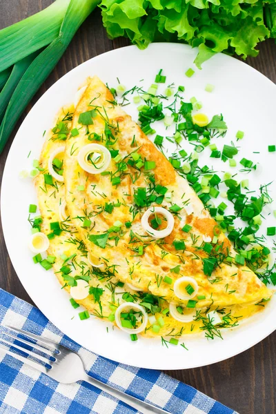 Omelet met verse kruiden — Stockfoto