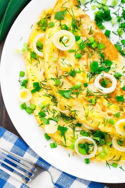 Omeleta s čerstvými bylinkami — Stock fotografie
