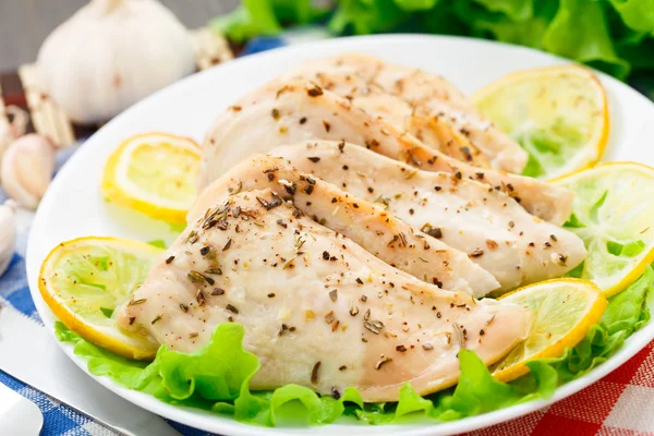 Petto di pollo con limone e aglio — Foto Stock