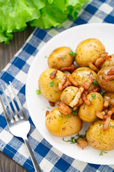 Ziemniaki z bekonem i zioła — Zdjęcie stockowe