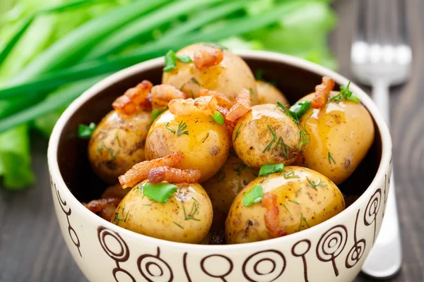 Patata con tocino y hierbas — Foto de Stock