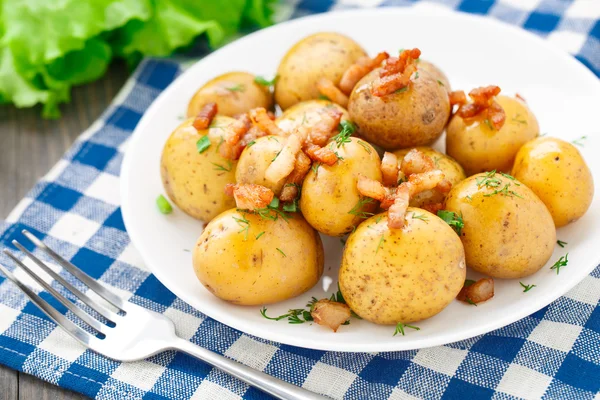 Patata con tocino y hierbas — Foto de Stock