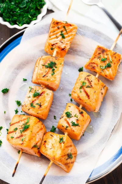 Zalm spiesjes — Stockfoto