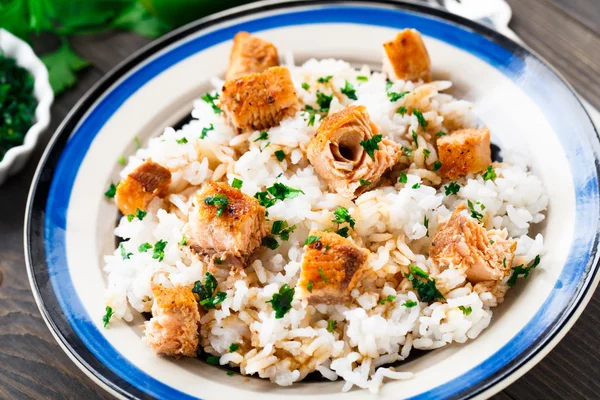 Salmão assado com arroz — Fotografia de Stock