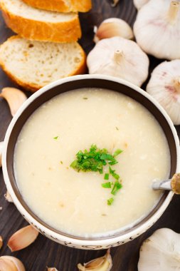 Sarımsaklı krema çorbası