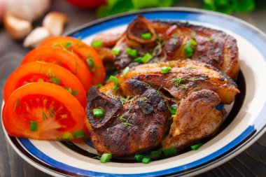 domates soslu kızarmış domuz eti kaydırmak