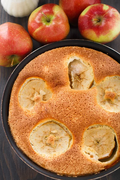 Tarta de manzana recién horneada —  Fotos de Stock