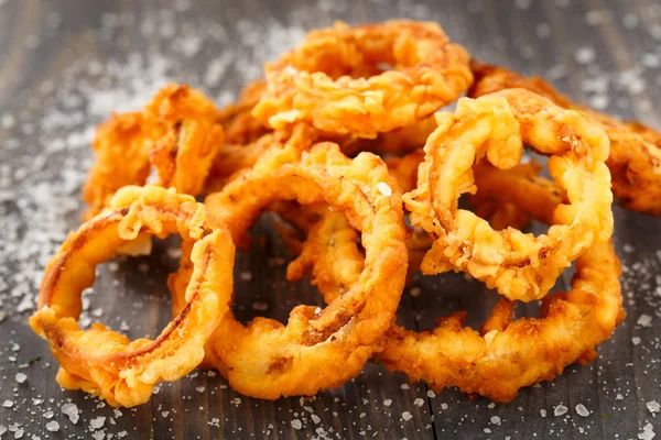 Anillos caseros de cebolla frita crujiente — Foto de Stock