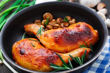 kızarmış tavuk budu