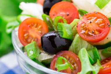 Taze sebze salatası.