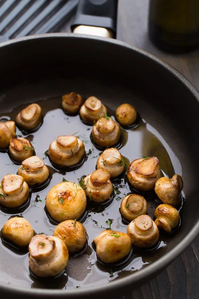 潘嫩煎的蘑菇 — 图库照片
