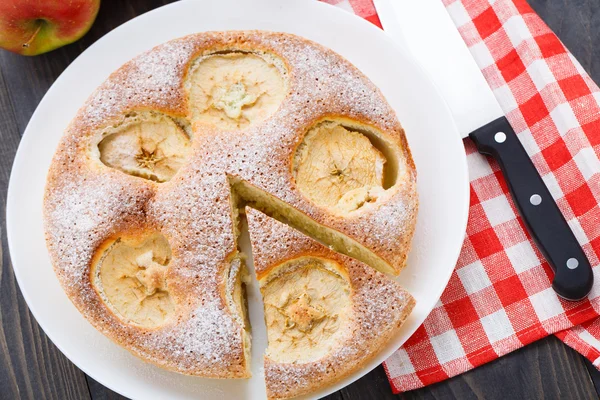 Tarta de manzana recién horneada —  Fotos de Stock