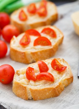 kiraz domates Bruschetta