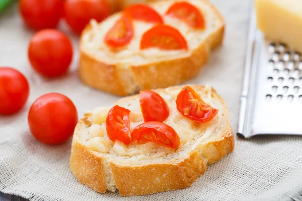 Bruschetta with cherry tomatoes — Stock Photo, Image