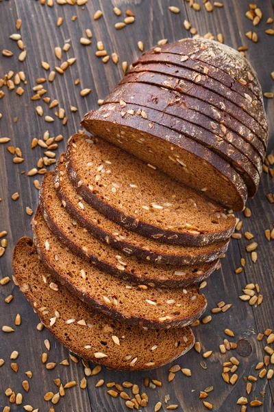 Gustoso pane fresco con semi di girasole — Foto Stock