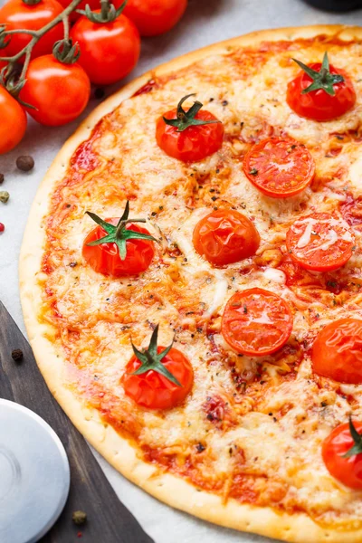 Vegetarian pizza with cherry tomatoes — Stock Photo, Image