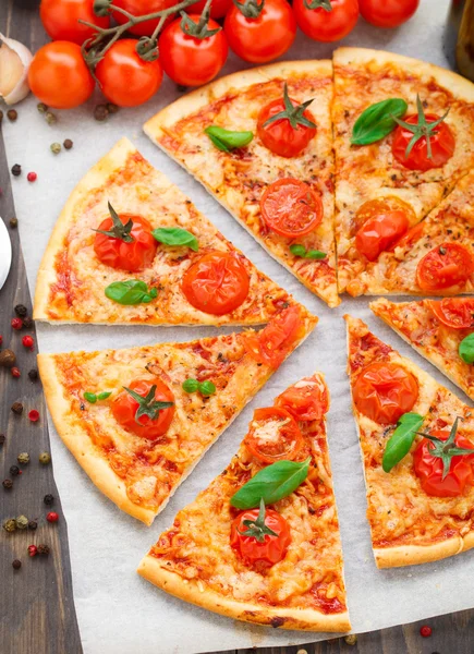 Vegetarian pizza with cherry tomatoes — Stock Photo, Image