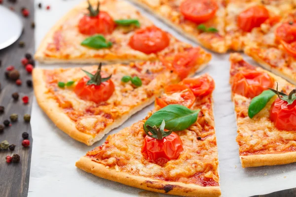 Vegetarian pizza with cherry tomatoes — Stock Photo, Image