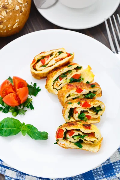 Omelet with vegetables and herbs — Stock Photo, Image