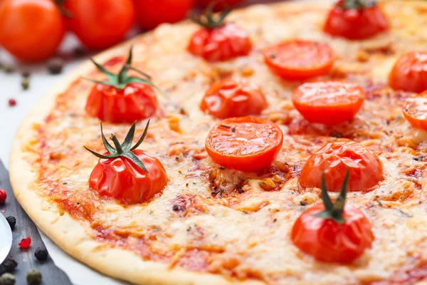 Vegetarian pizza with cherry tomatoes — Stock Photo, Image