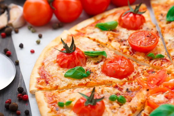 Vegetarian pizza with cherry tomatoes — Stock Photo, Image