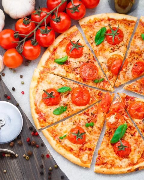 Vegetarian pizza with cherry tomatoes — Stock Photo, Image