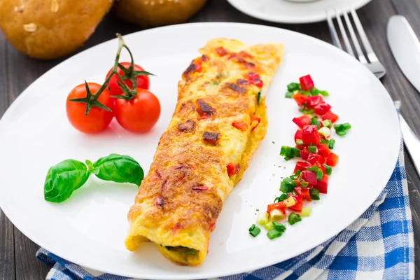Omelet con verdure ed erbe aromatiche — Foto Stock