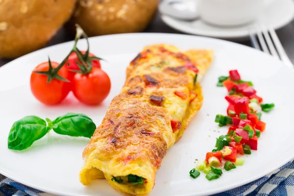 Sebze ve otlar ile omlet — Stok fotoğraf