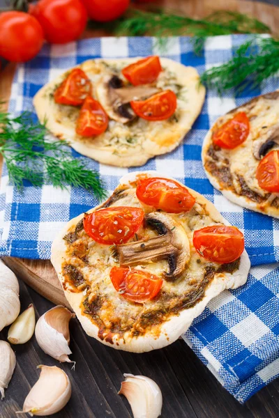 Vegetarian mini pizza — Stock Photo, Image