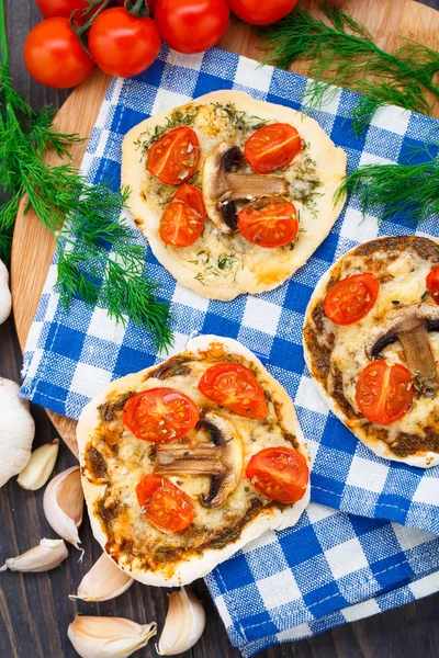 Mini pizza vegetariánská — Stock fotografie